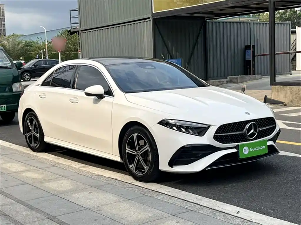 Mercedes-Benz A-Class 2024 A 200 L Fashion Edition фото 18