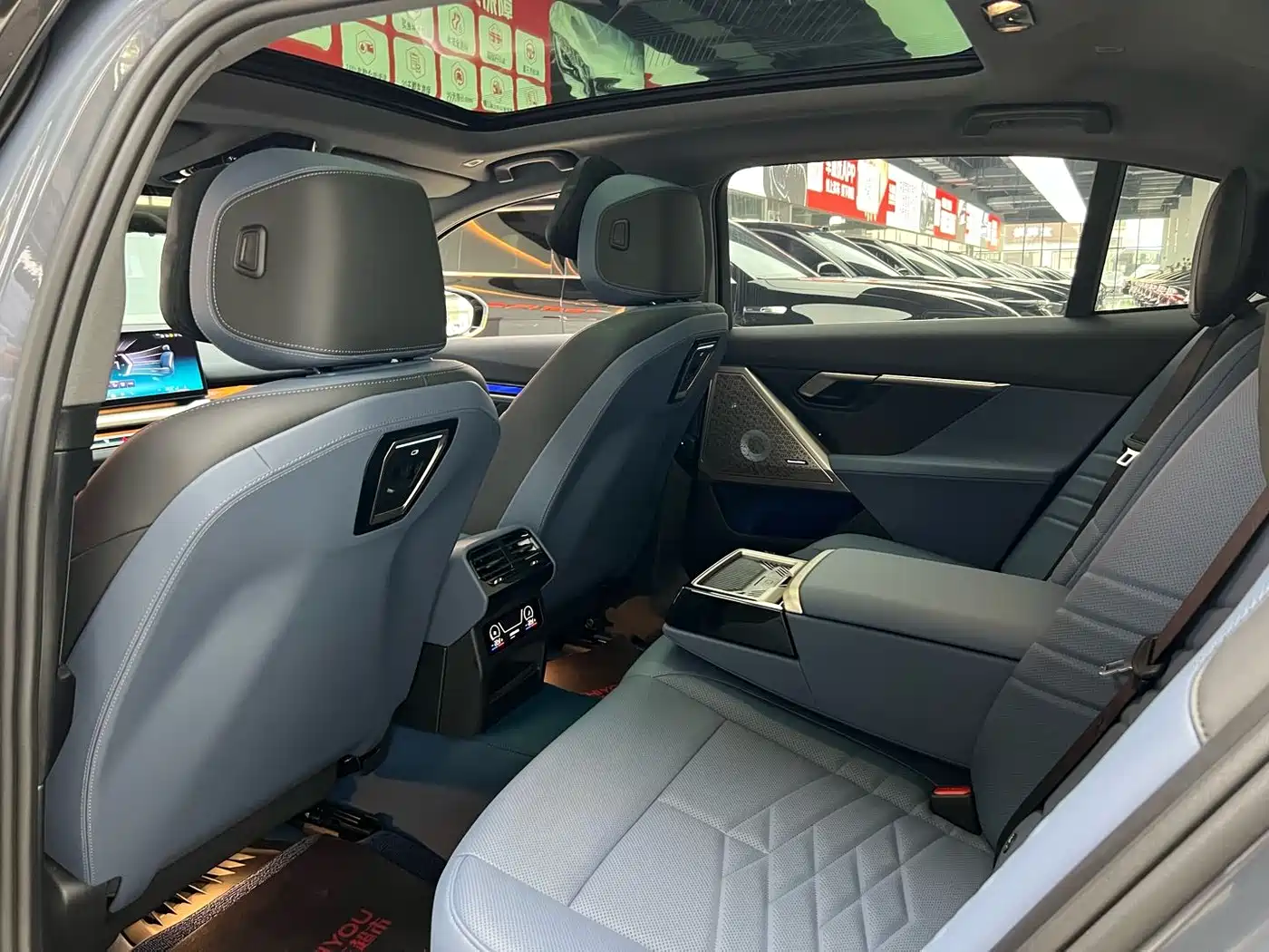 BMW 5 Series 2024 530Li Premium M Sport Package фото 11