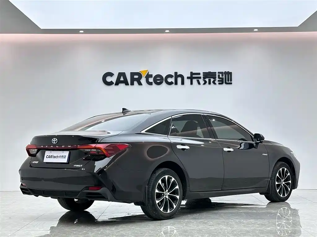 Toyota Avalon 2022 Hybrid 2.5L Luxury Edition фото 5