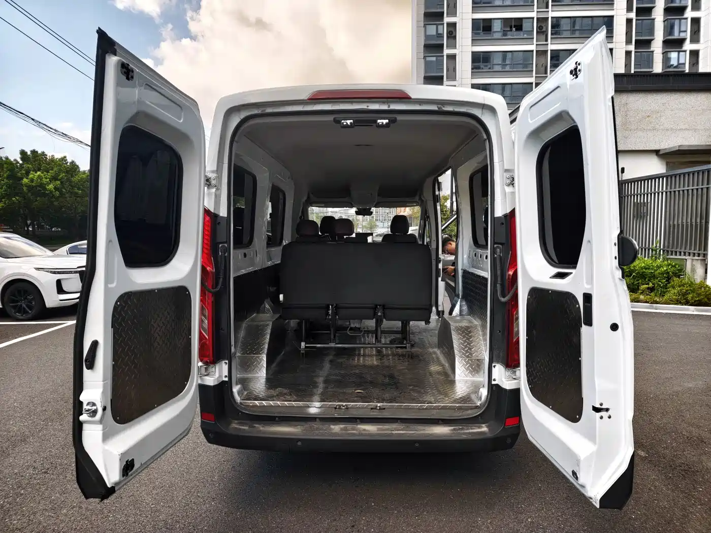 SAIC Maxus Xintu V90 2020 2020 2.0T Manual YunJie Edition FWD Single Rear Tire Long Wheelbase High Roof 7-seater