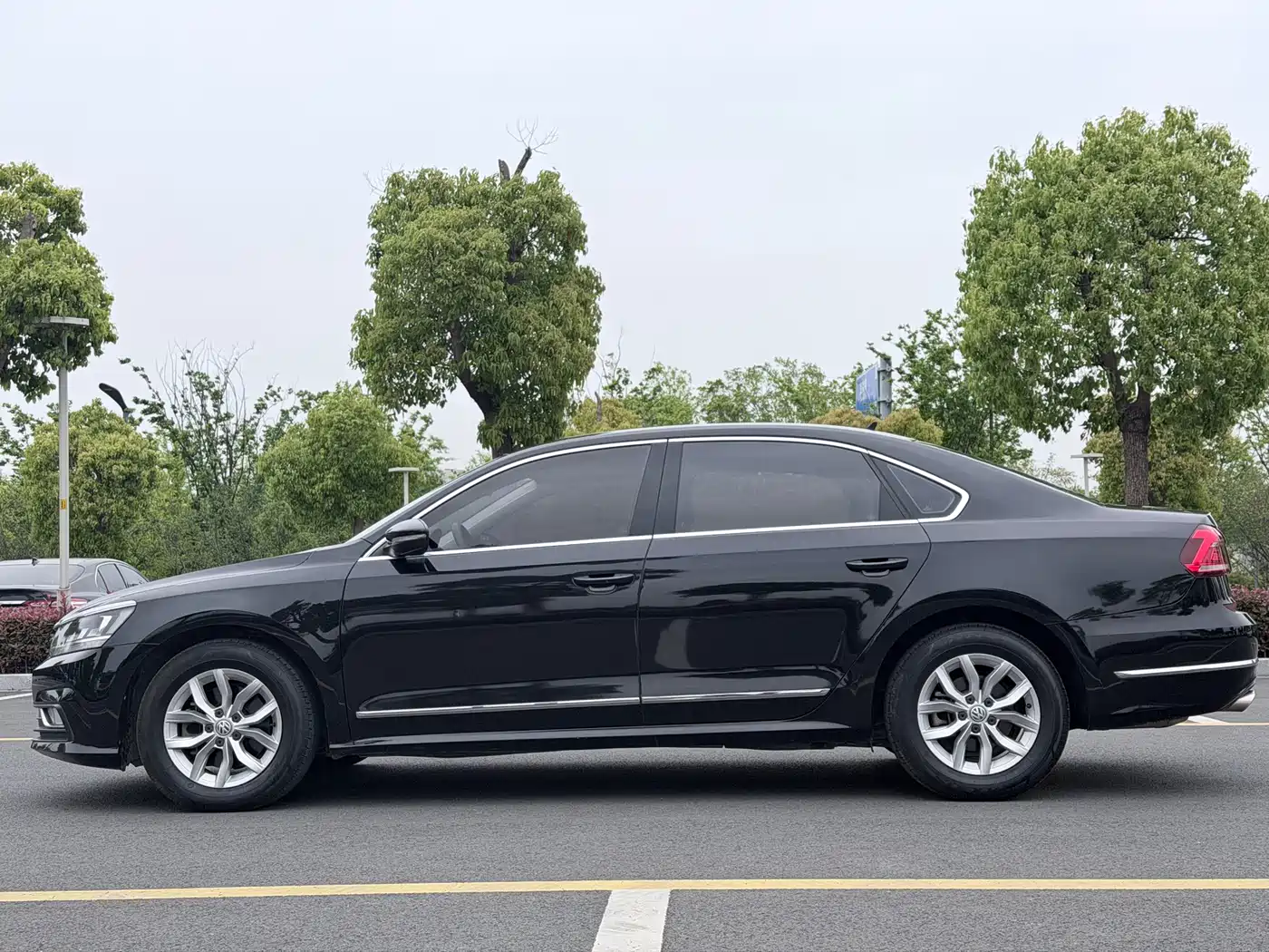 Volkswagen Passat 2017 330TSI DSG Prestige фото 11