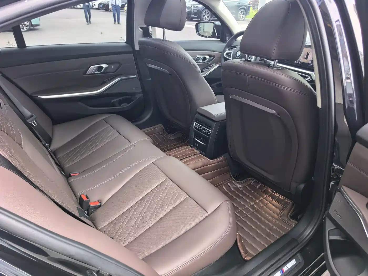 BMW 3 Series 2024 325Li M Sport Shadowline Package фото 22