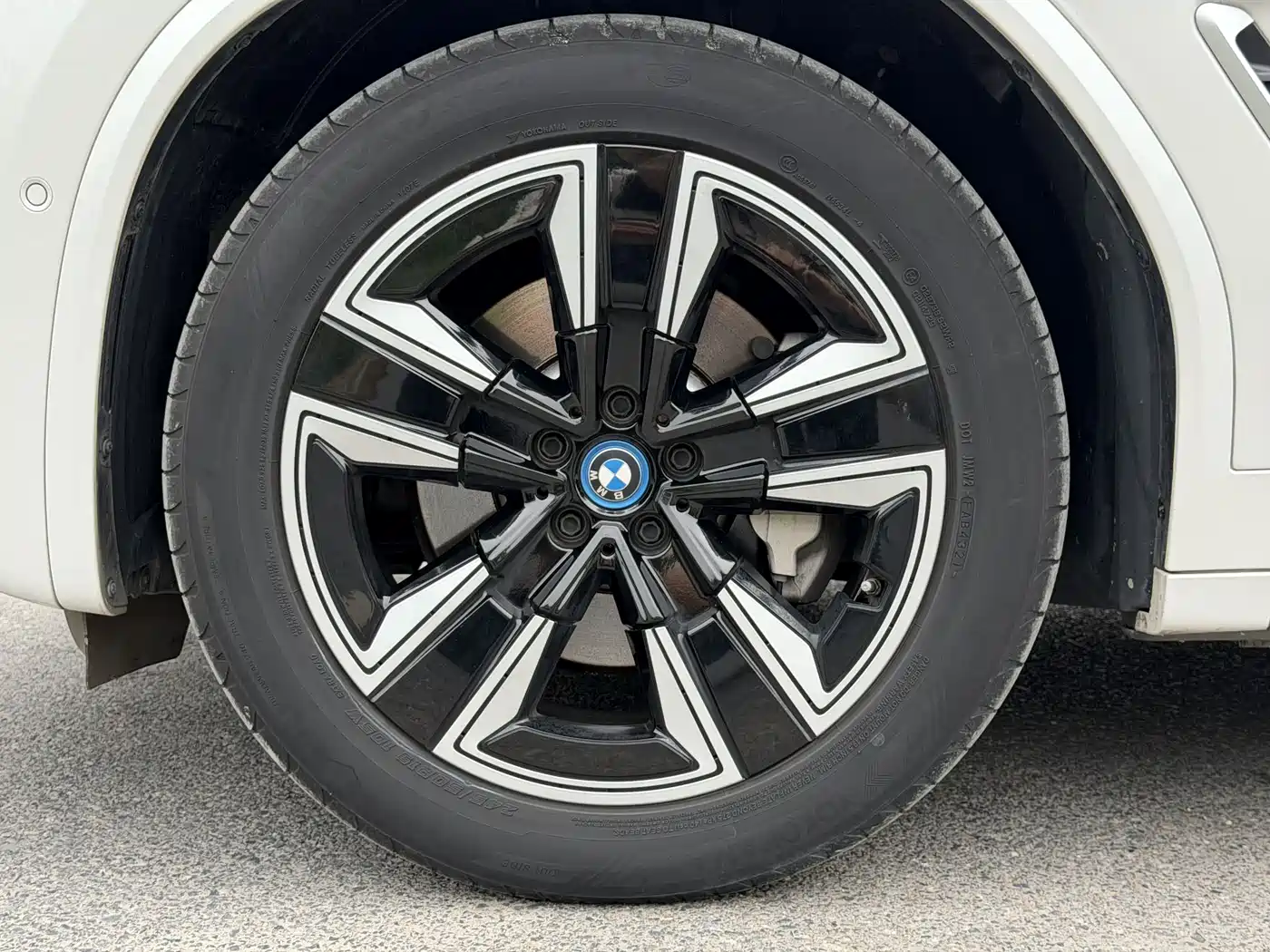 BMW iX3 2022 Leading Edition фото 16