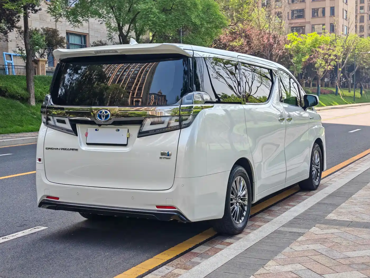 Toyota Vellfire 2021 Crown Hybrid 2.5L HV Luxury Edition фото 15