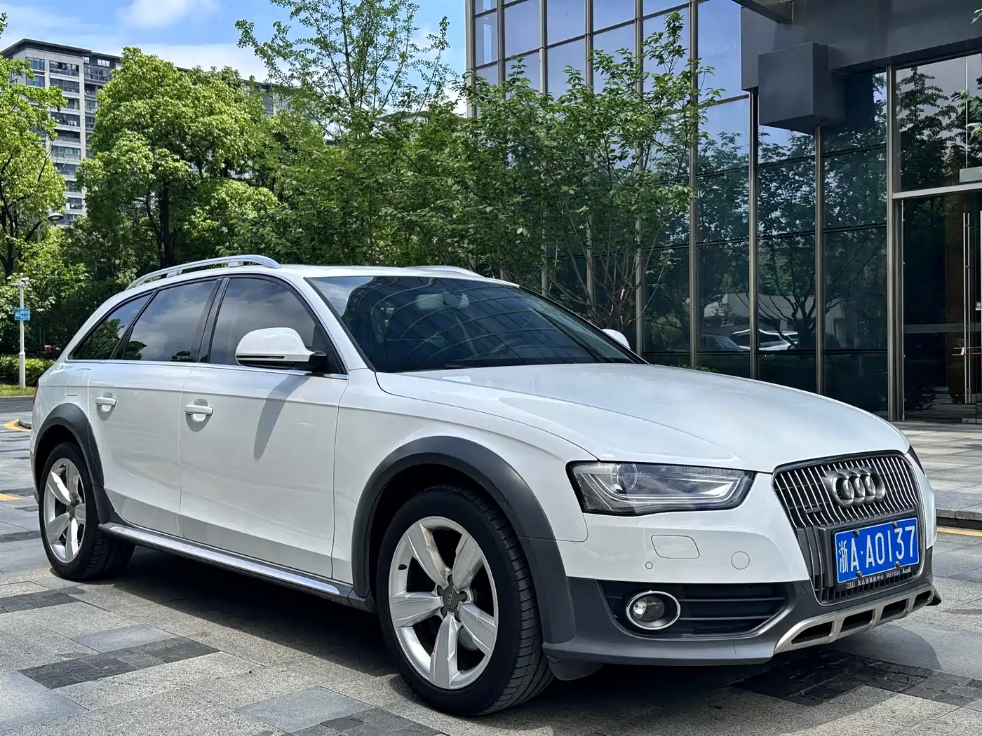 Audi A4 (Import) 2014 40 TFSI allroad quattro plus фото 3