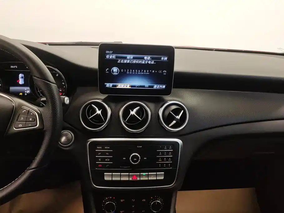 Mercedes-Benz GLA 2018 GLA 200 Dynamic фото 13