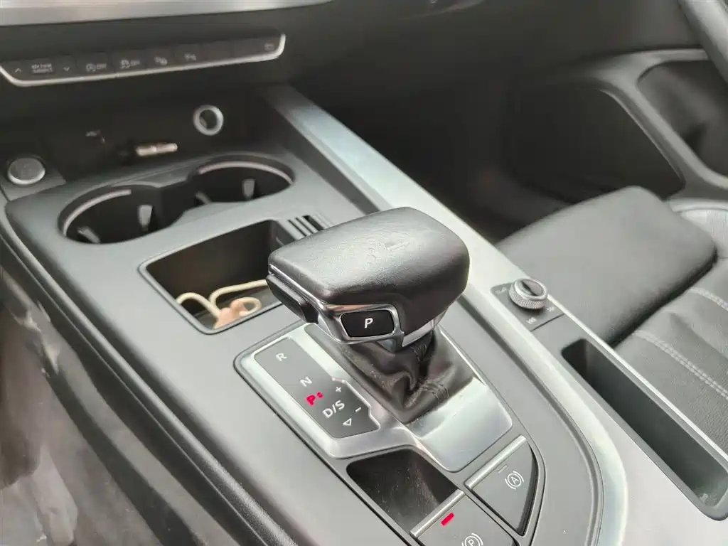 Audi A4L 2020 40 TFSI Luxury Dynamic фото 12