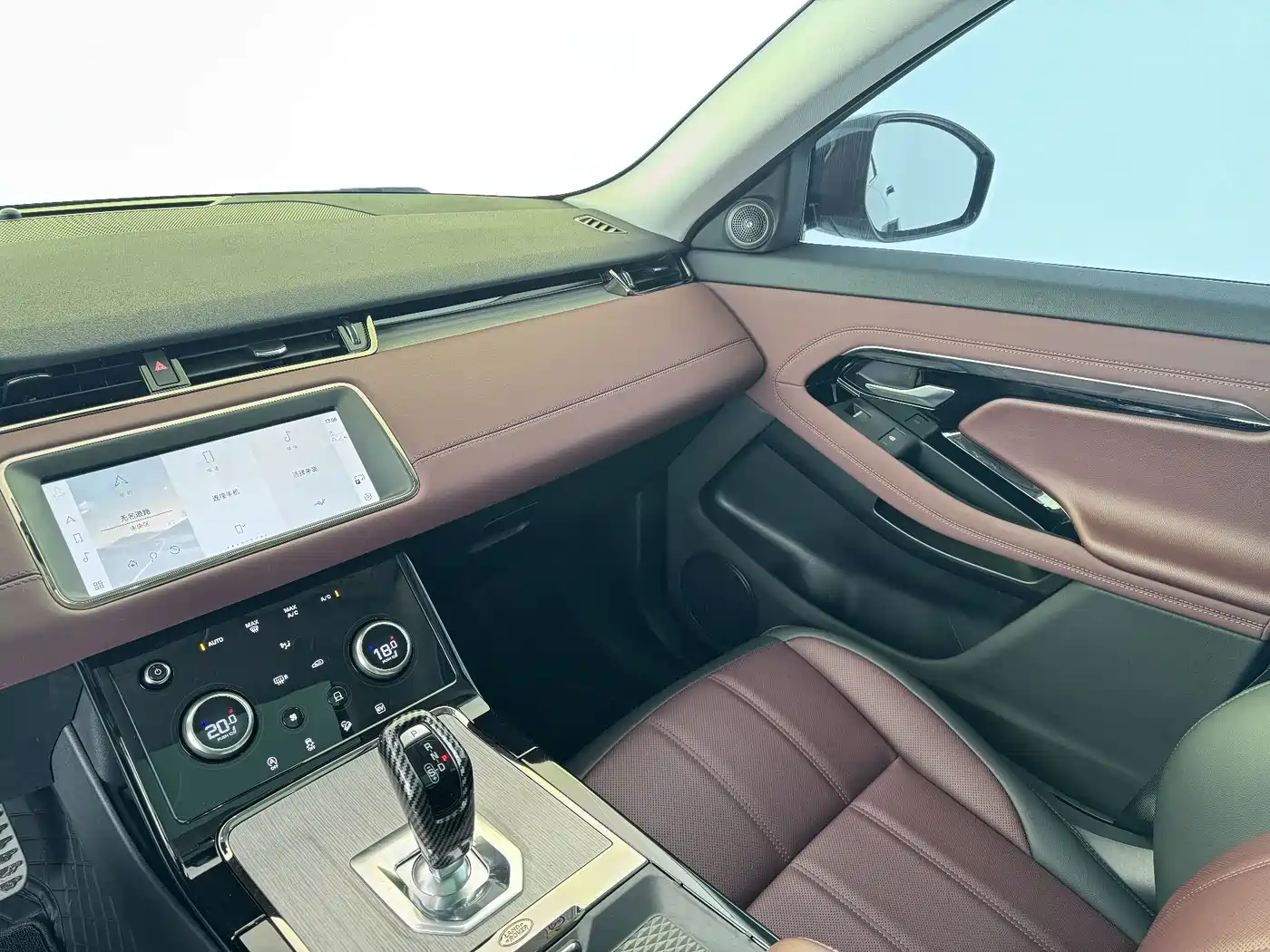 Land Rover Range Rover Evoque New Energy 2022 Range Rover Evoque L P300e Plug-in Hybrid фото 6
