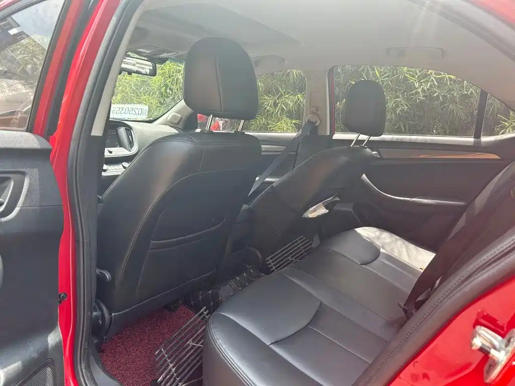 Фото 4 - Roewe 360