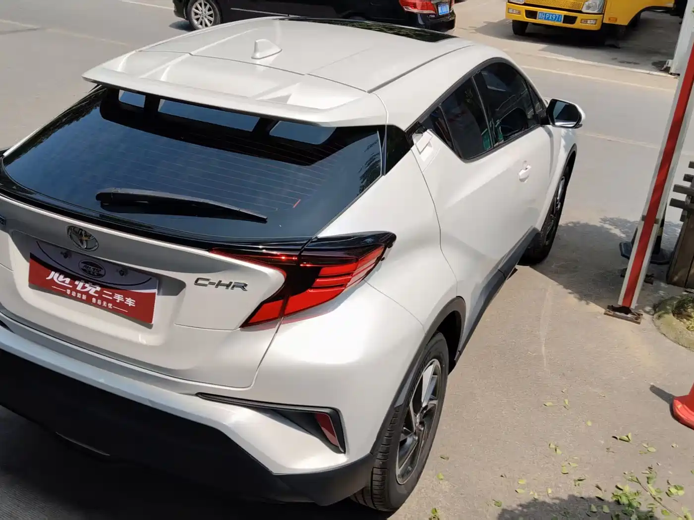 Toyota C-HR 2020 Model 2.0L Luxury фото 3