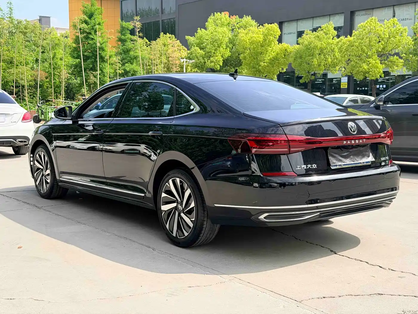 Volkswagen Passat 2024 330TSI Elite Edition фото 4