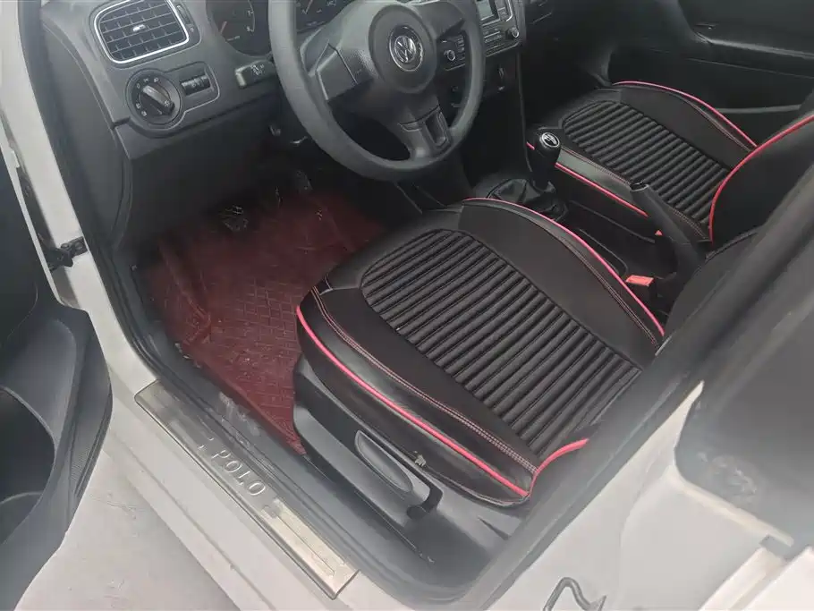 Volkswagen Polo 2013 1.4L Manual Comfort Edition фото 9