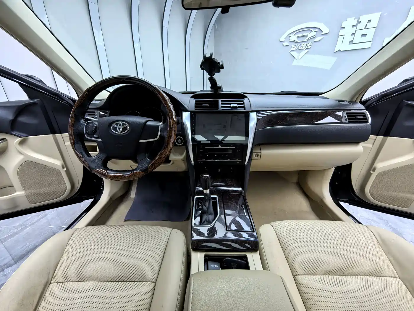 Toyota Camry 2016 2.0G 10th Anniversary Leading Edition фото 4