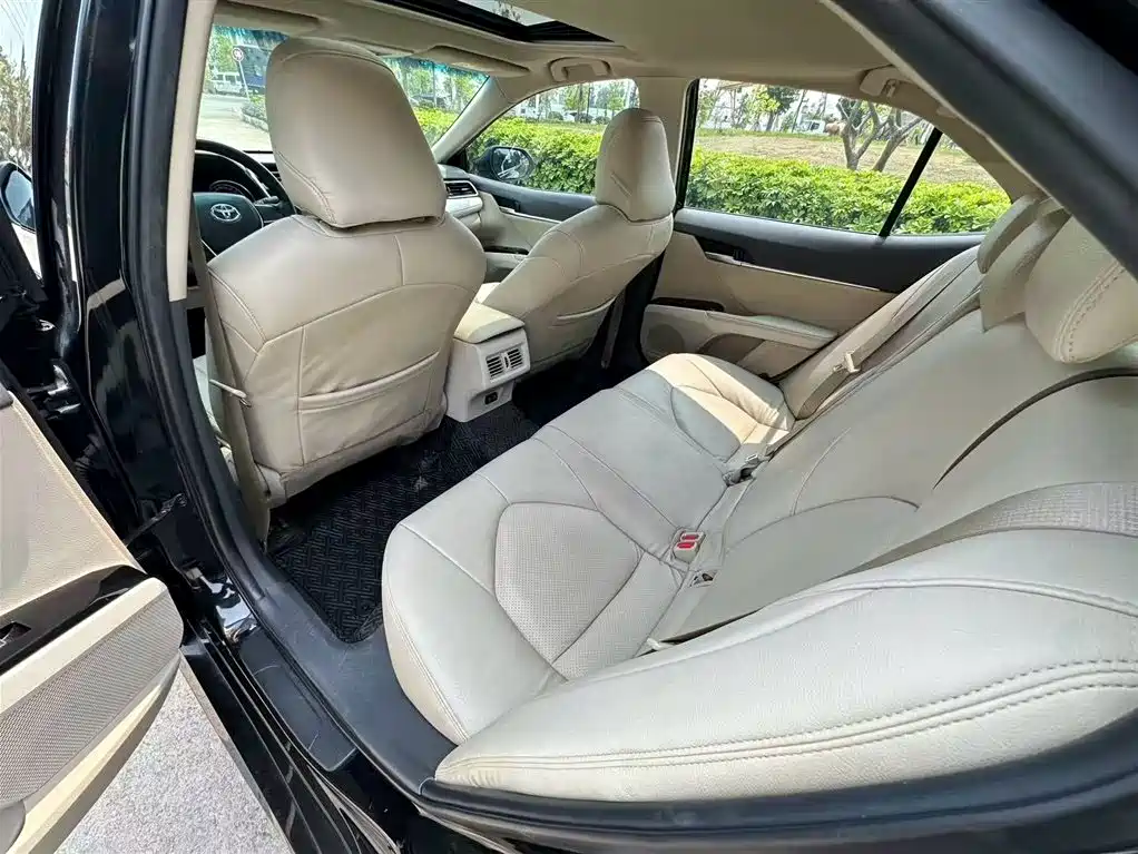 Toyota Camry 2018 2.0E Elite Edition фото 10