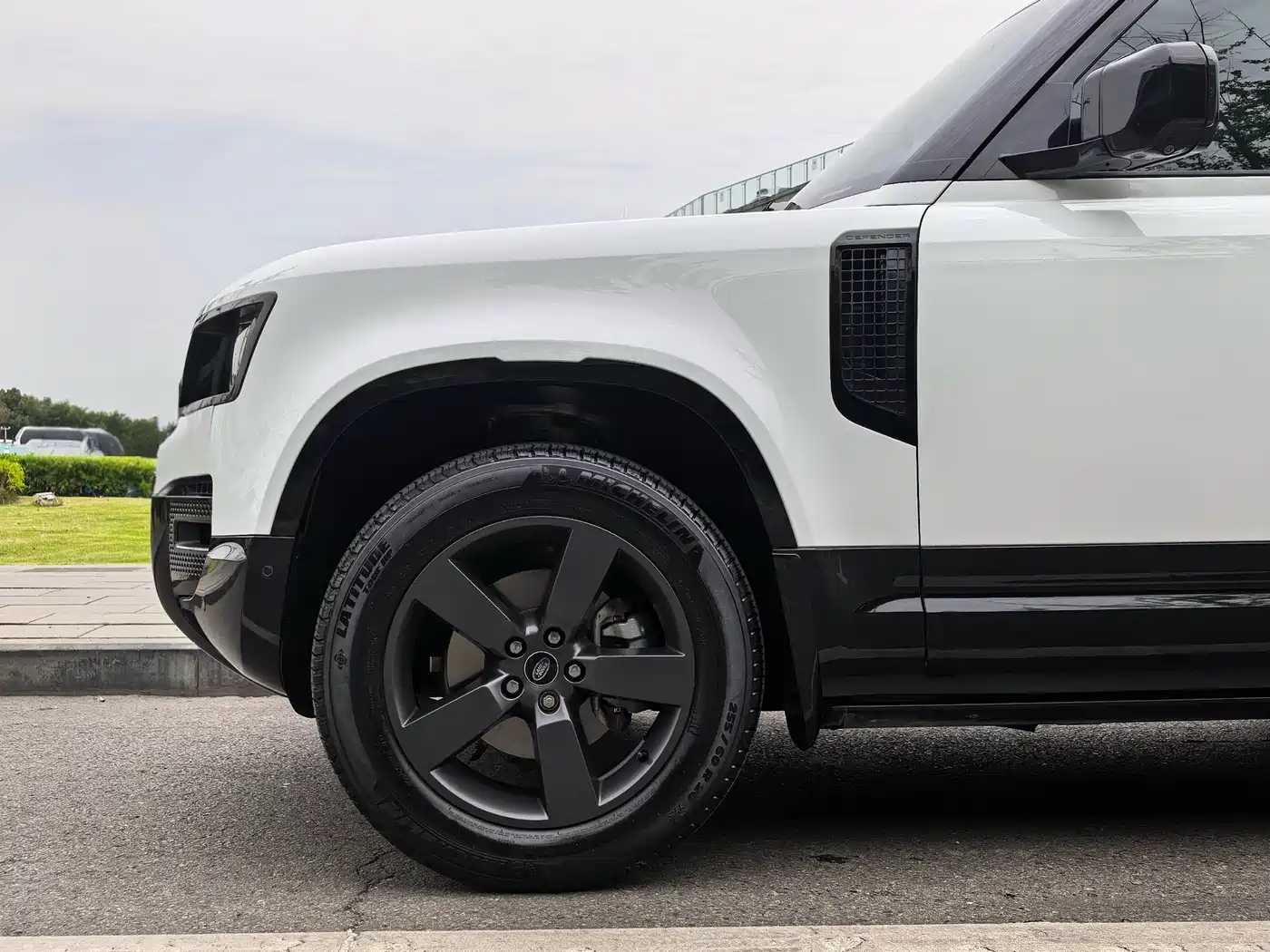 Land Rover Defender 2023 Facelift 90 2.0T P300 X-DYNAMIC HSE фото 16