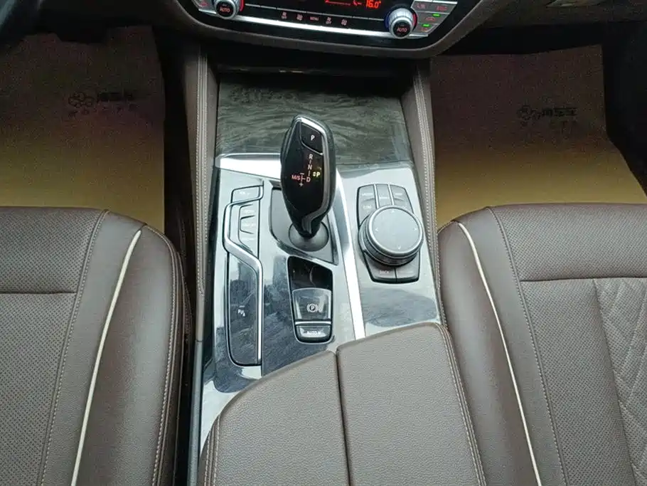 BMW 5 Series 2022 Model Second Facelift 525Li Luxury Package фото 16