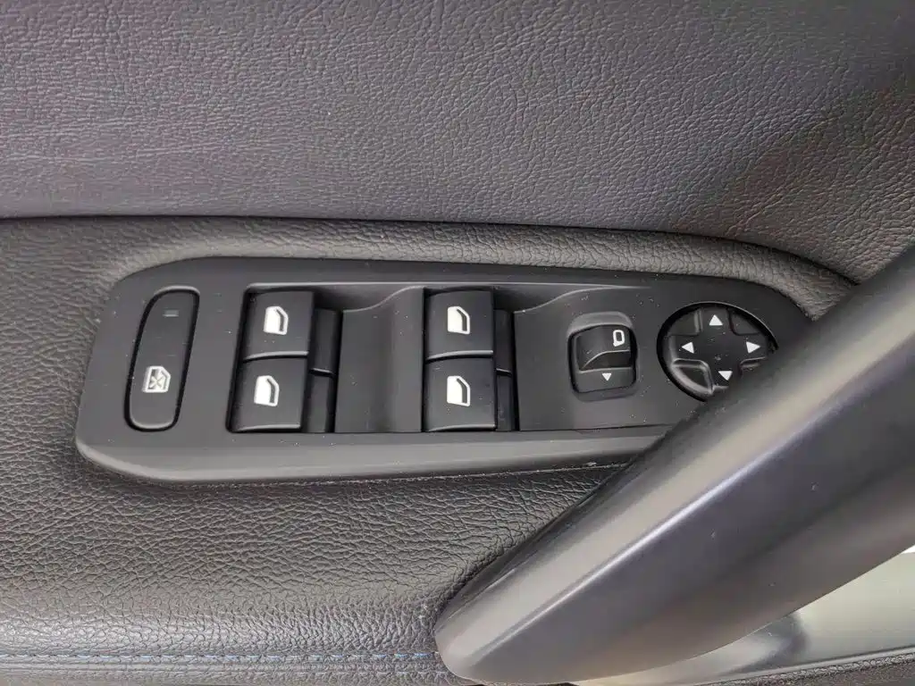 Фото 9 - Peugeot 308
