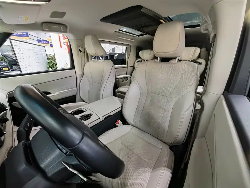 Lexus LM 2023 500h 6-Seater Prestige Edition фото 15