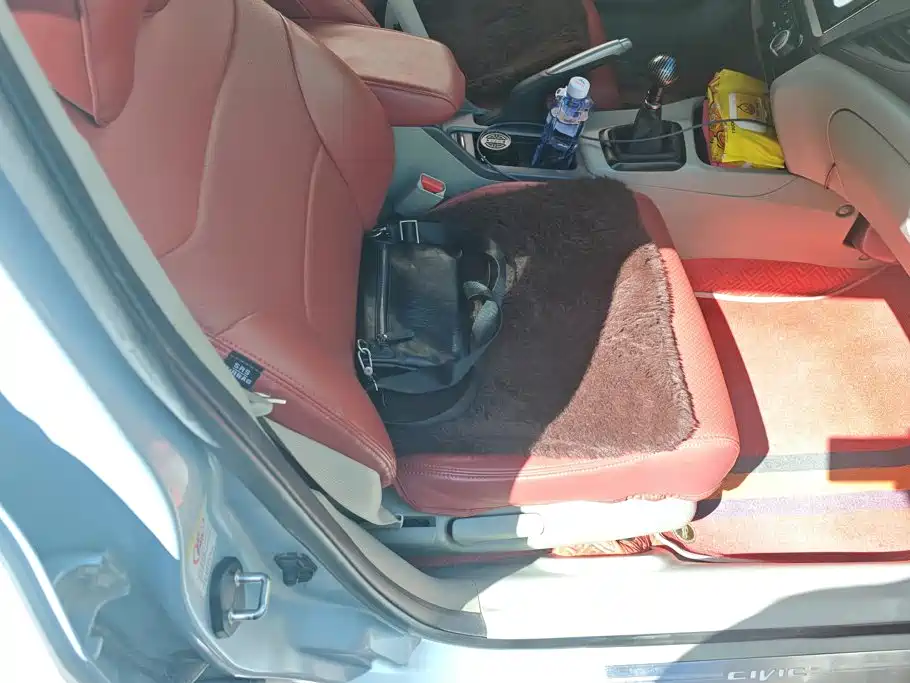 Фото 8 - Honda Civic