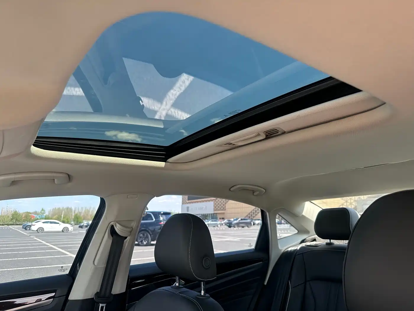 Volkswagen Passat 2022 280TSI Elite Edition фото 16