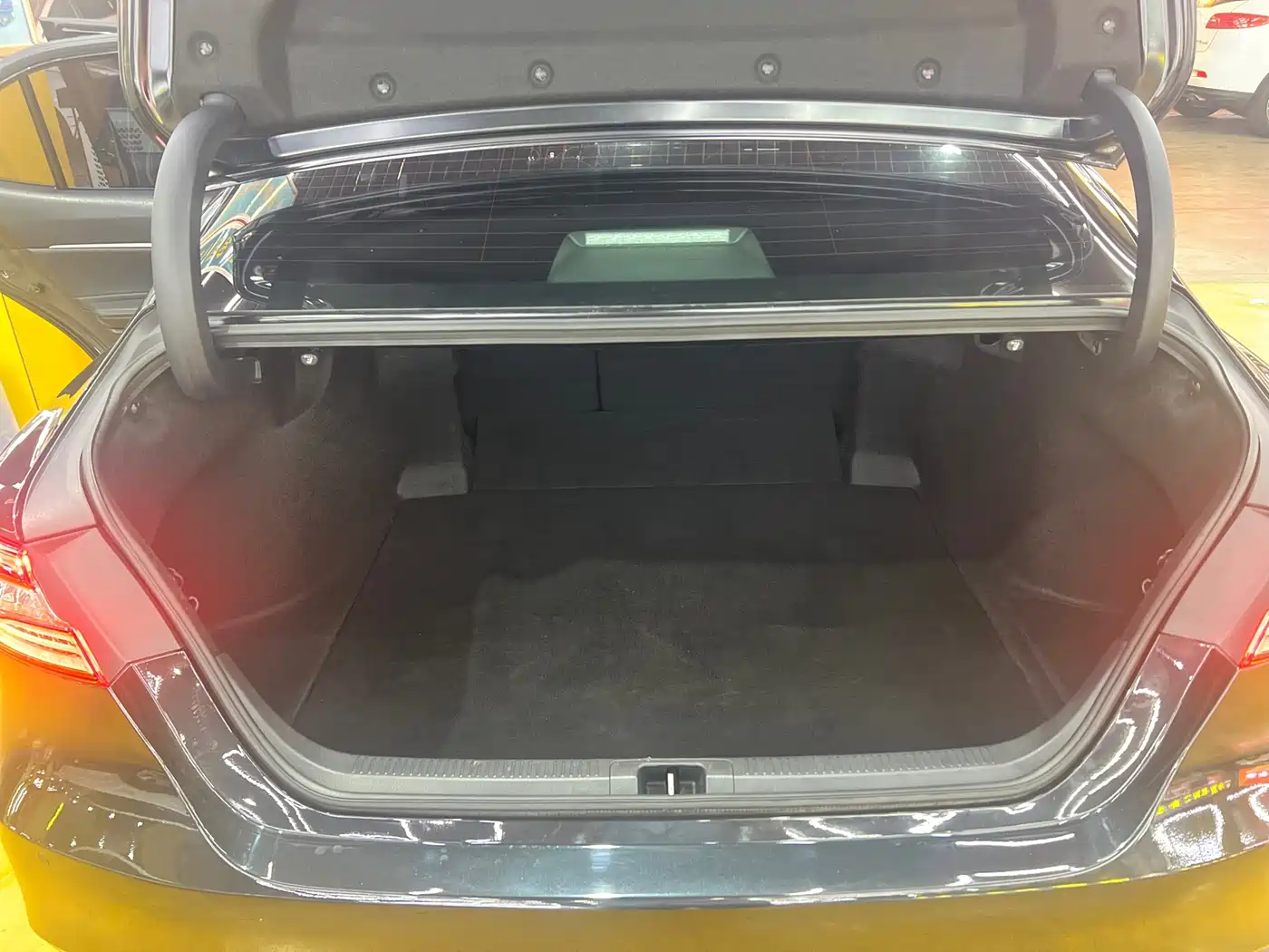 Toyota Camry 2021 Hybrid 2.5HG Luxury Edition фото 11