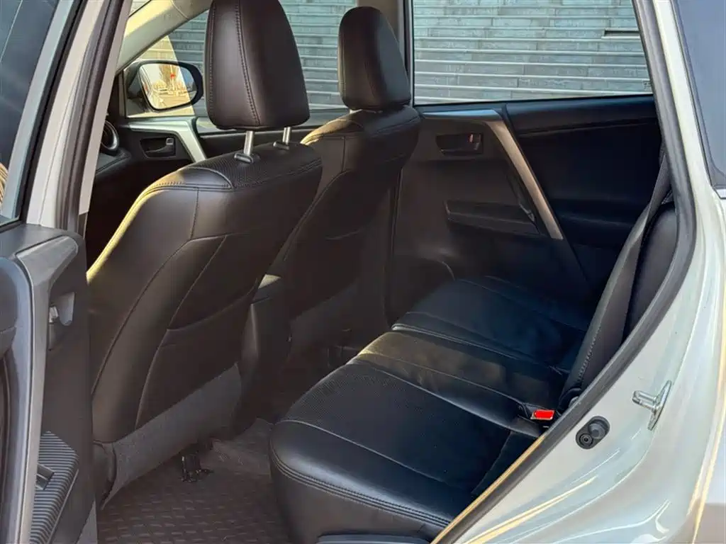 Toyota RAV4 Rongfang 2015 2.0L CVT 2WD Trend Edition фото 20