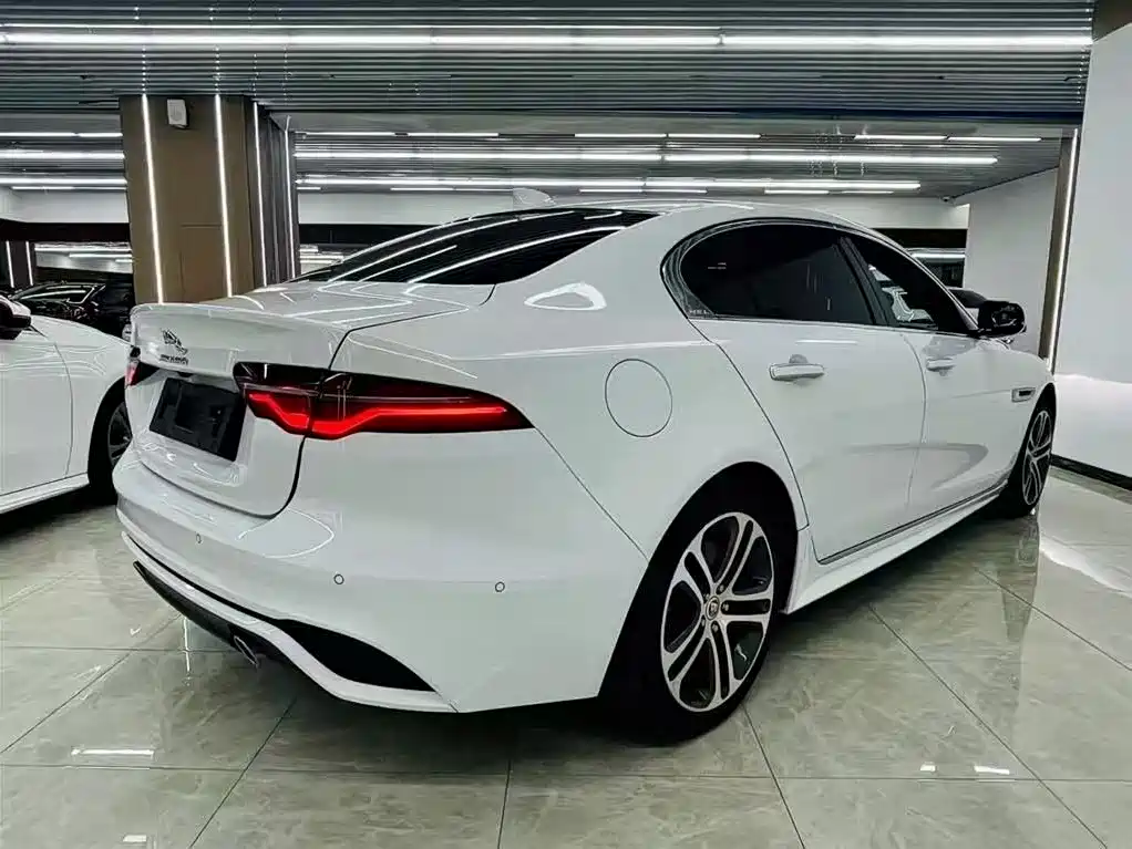 Jaguar XEL 2020 2.0T 200PS R-DYNAMIC S Progressive Sport Edition фото 9