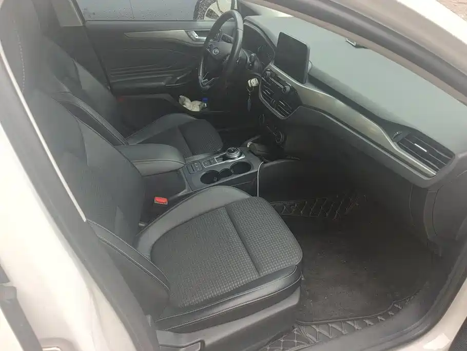 Фото 8 - Ford Focus