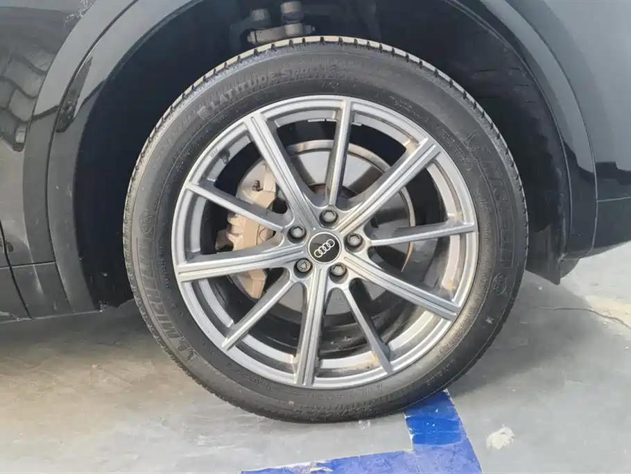 Audi Q5L 2023 40T Luxury Dynamic фото 6