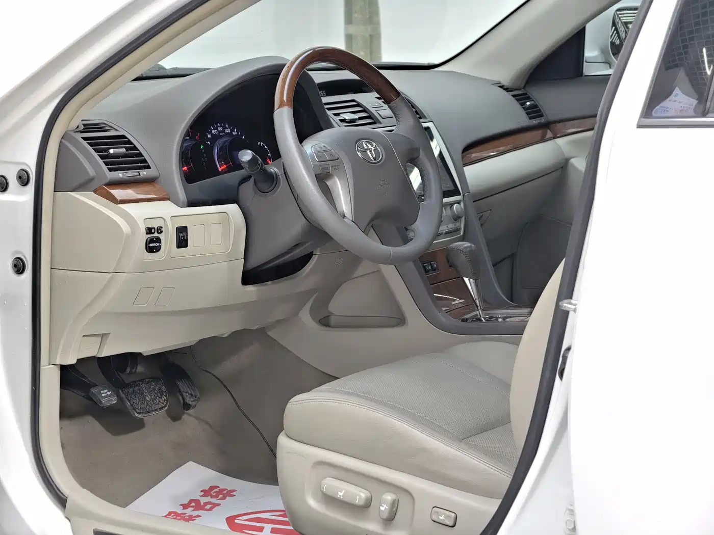 Toyota Camry 2013 200G Classic Luxury Edition фото 11