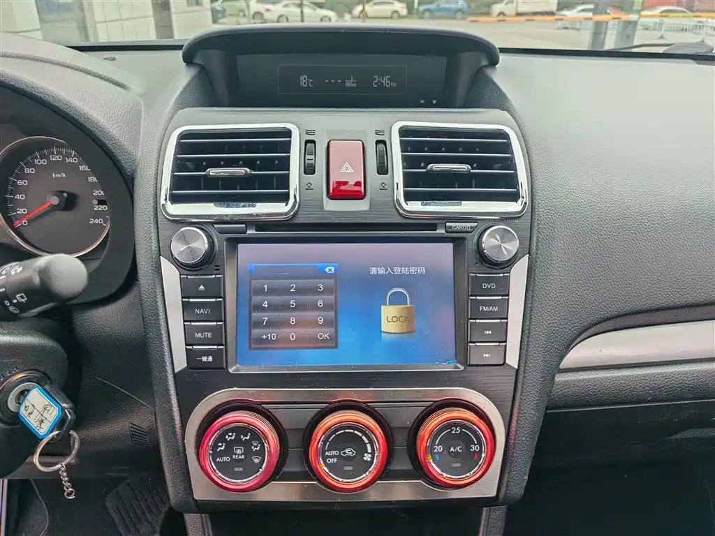 Subaru XV 2014 2.0i Comfort фото 6
