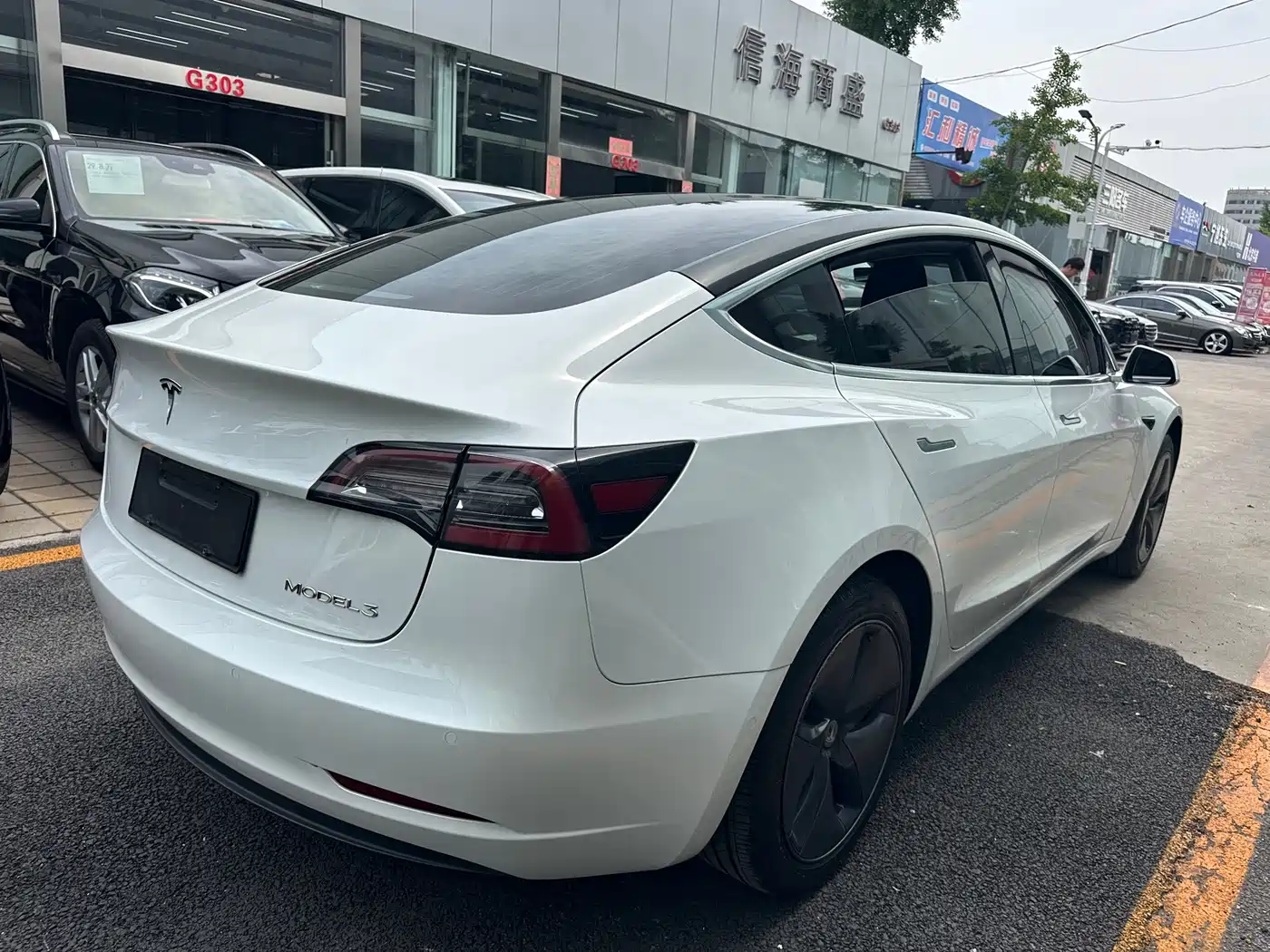 TESLA MODEL 3