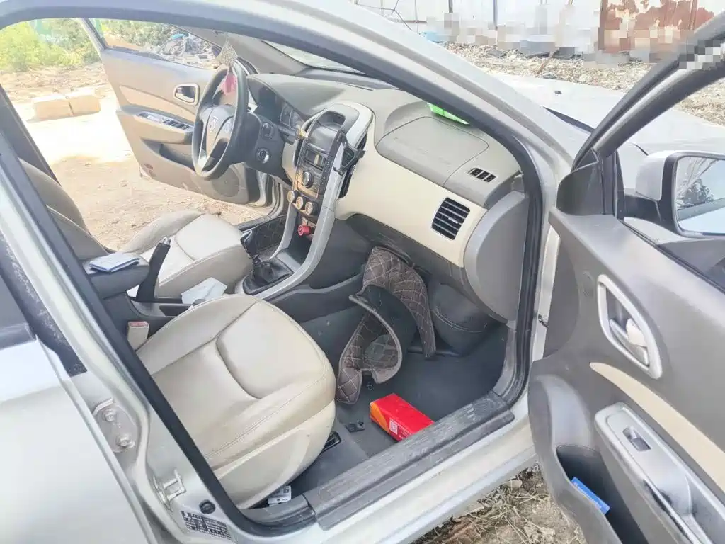 Baojun 630 2014 2013 1.5L Manual Standard