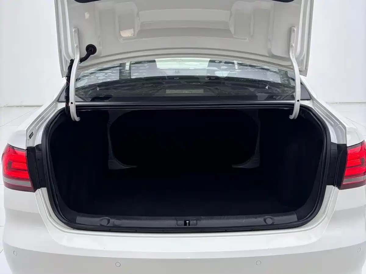 Volkswagen Lavida 2019 Lavida Start 1.5L Auto Trend (China VI) фото 13