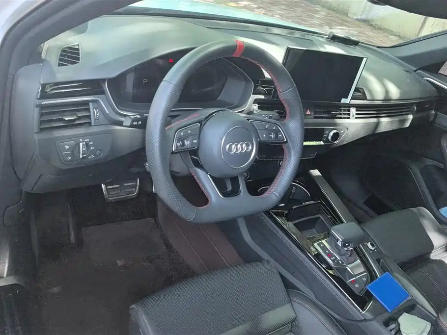 Audi A4L 2025 2 Million Celebration Edition 40 TFSI Luxury Dynamic фото 12