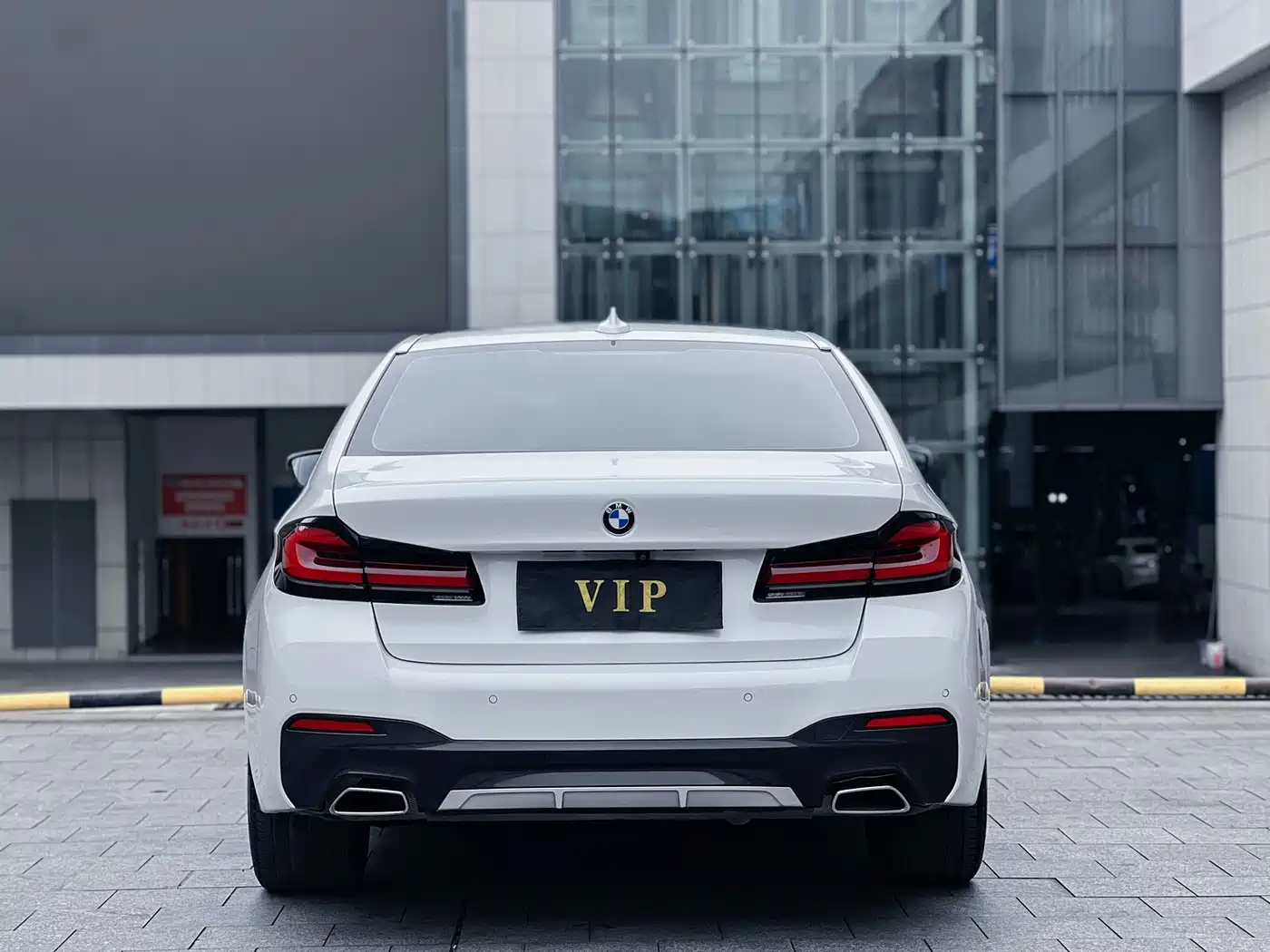 BMW 5 Series 2022 530Li Leading M Sport Package фото 7