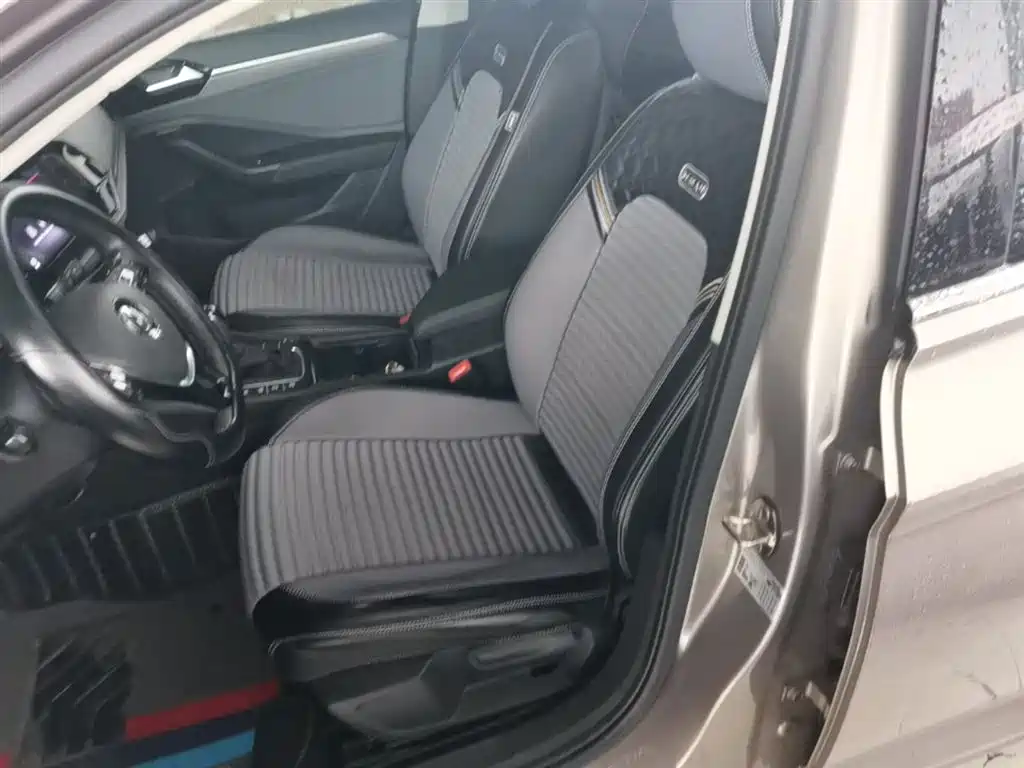 Volkswagen Sagitar 2021 280TSI DSG Surpassing Edition фото 15