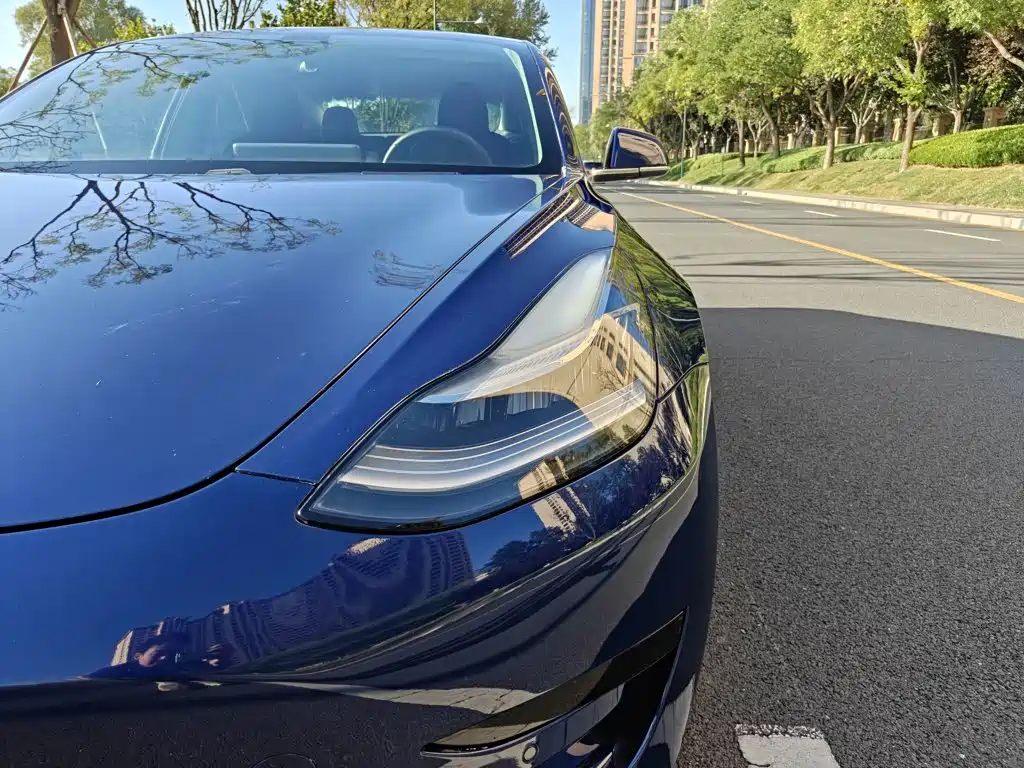 Фото 24 - Tesla Model 3