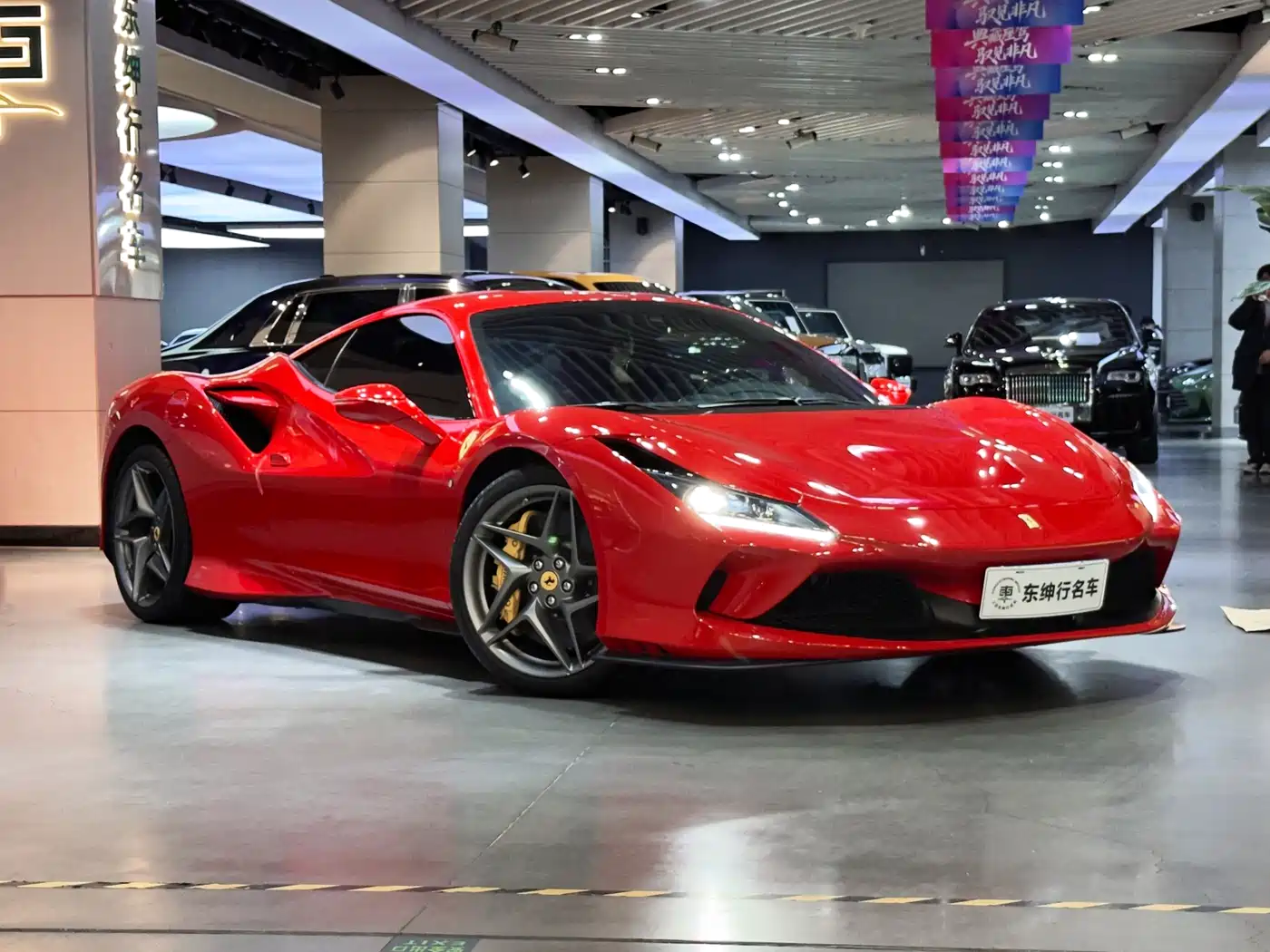 FERRARI F8