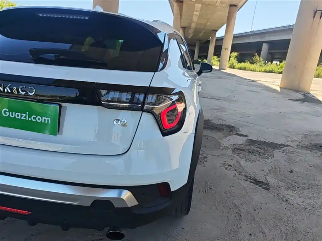 Lynk & Co 02 2018 1.5T DCT 2WD Power Edition China V фото 8
