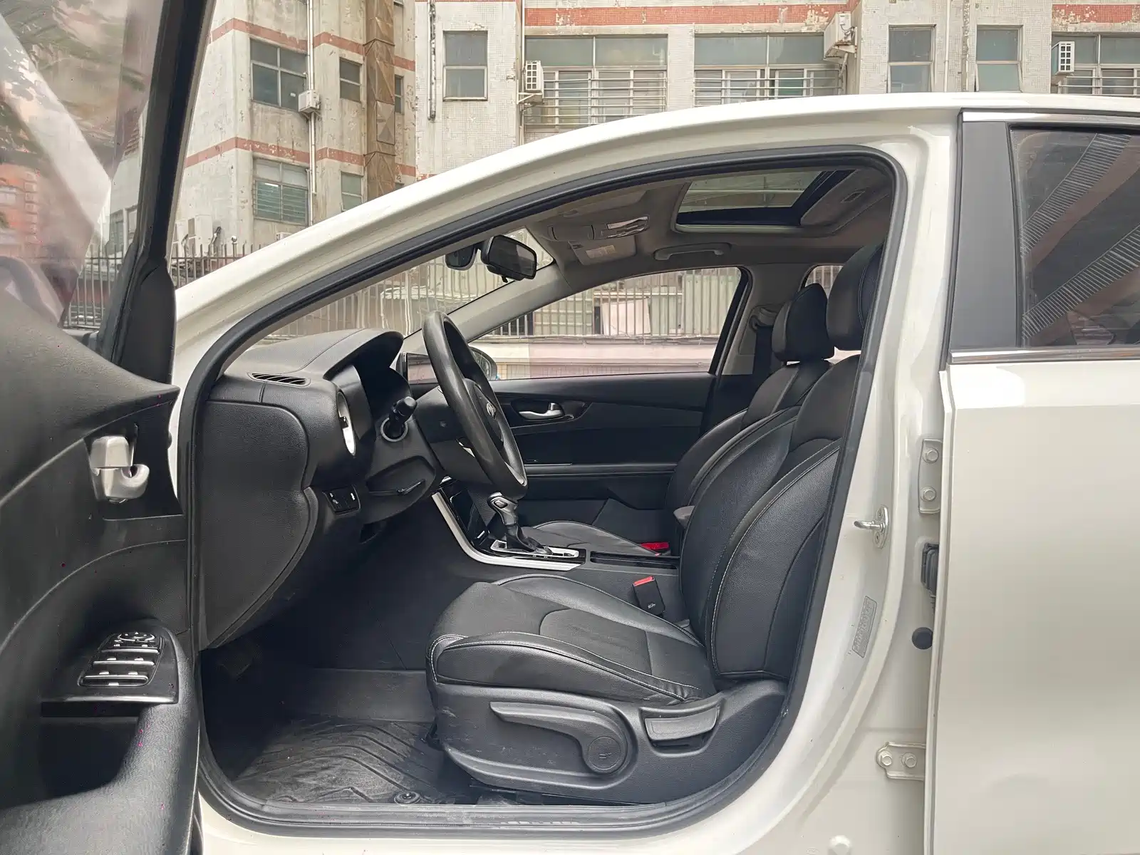 Photo 11 - Kia K3
