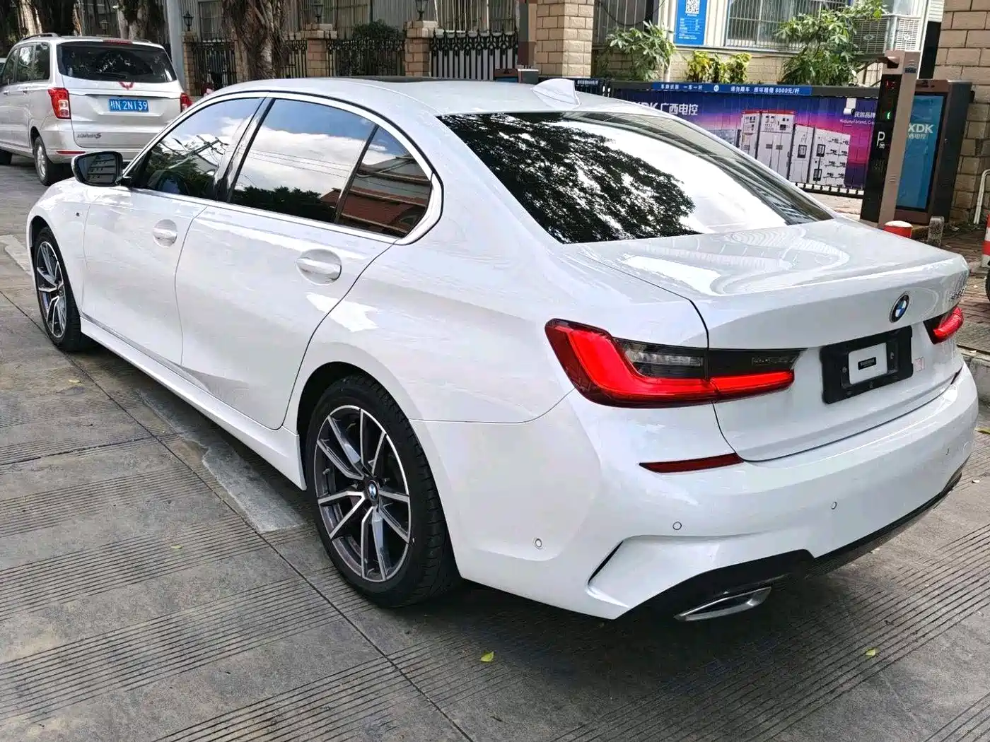 BMW 3 Series 2021 325Li M Sport Package фото 9