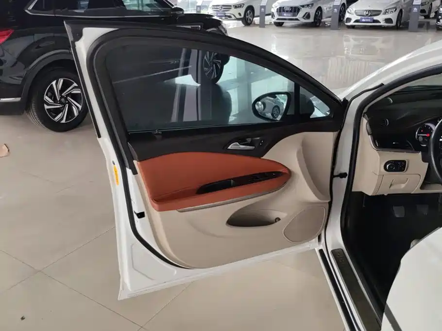 Фото 7 - Buick Verano