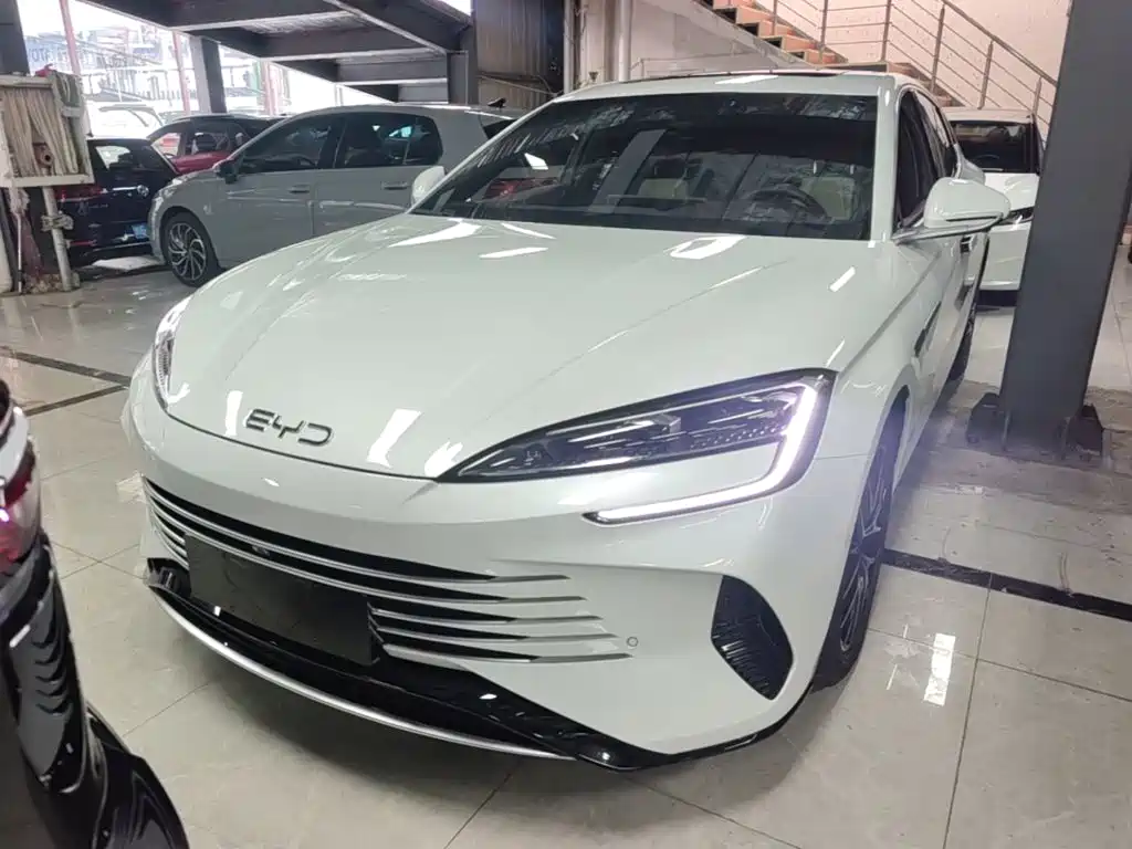 BYD Seal 2024 2024 Glory Edition DM-i 1.5L 121km Prestige