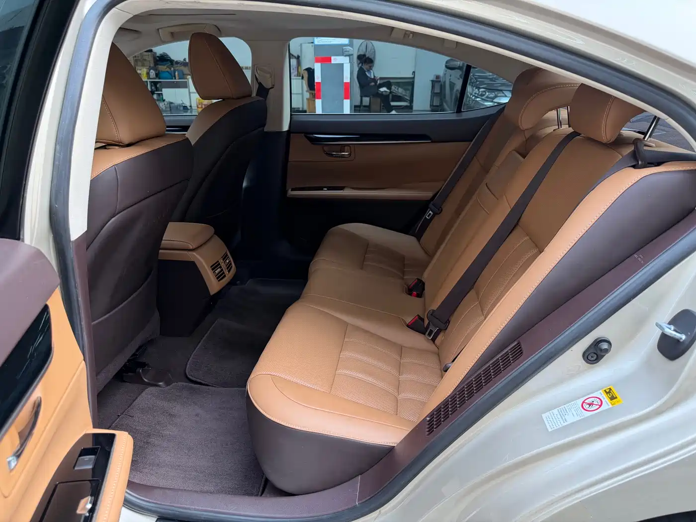 Lexus ES 2015 300h Comfort Edition фото 11