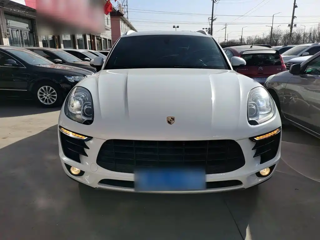 Photo 3 - Porsche Macan
