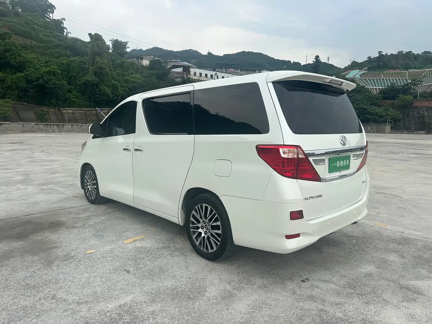 Toyota Alphard 2012 3.5L Luxury Edition фото 6