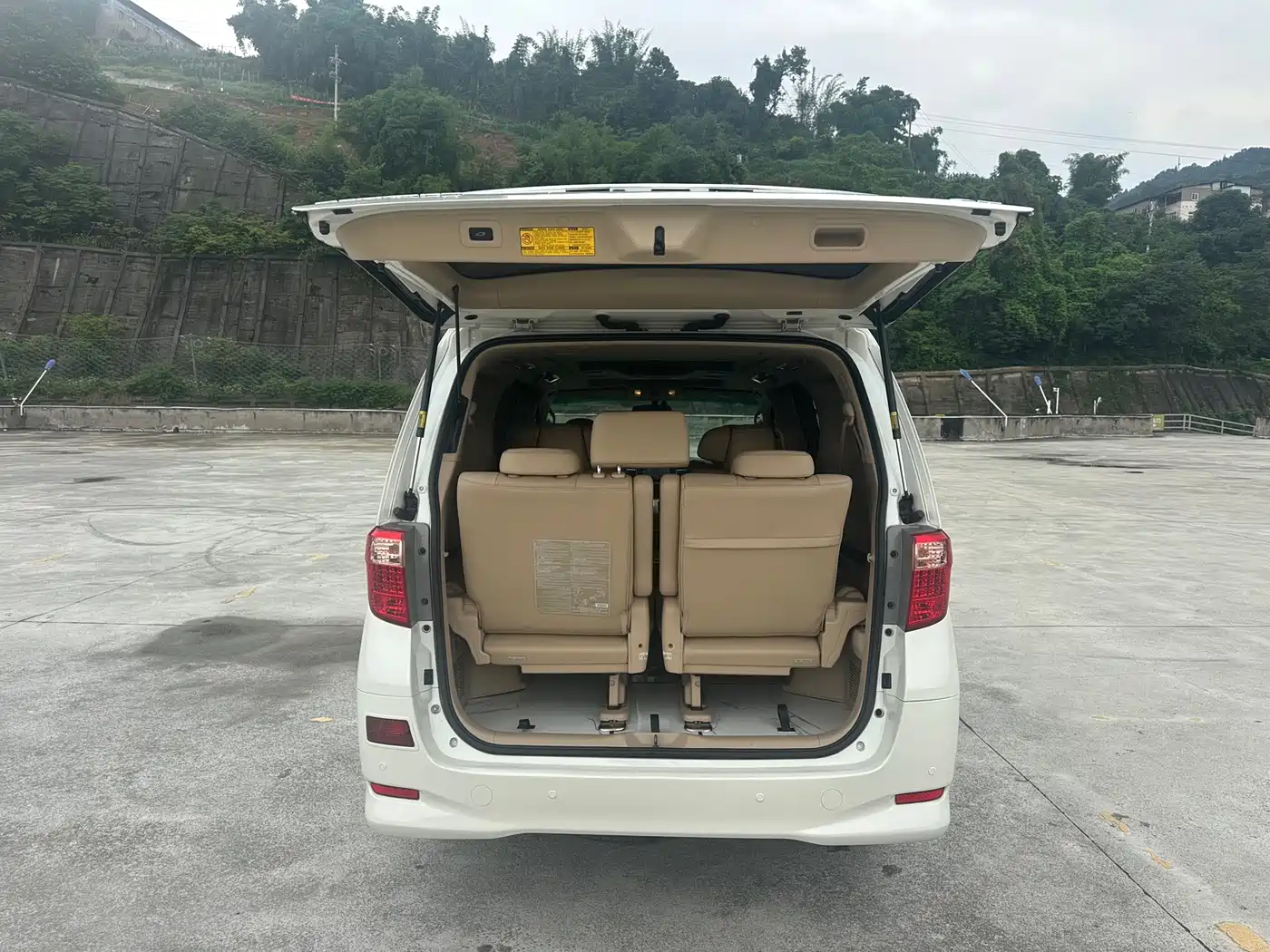 Toyota Alphard 2012 3.5L Luxury Edition фото 7