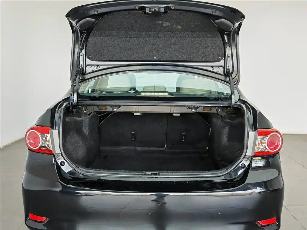 Toyota Corolla 2012 Styling Edition 1.8L CVT GL-i фото 16