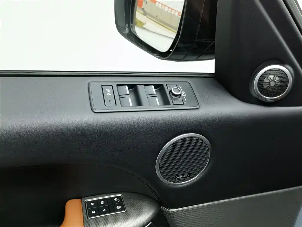 Land Rover Range Rover Sport 2016 Model 3.0 SC V6 HSE DYNAMIC фото 9